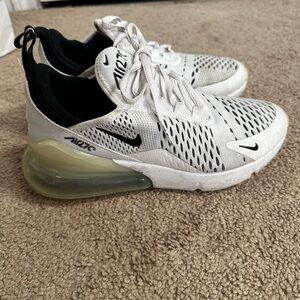 Nike 270